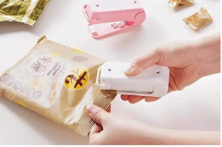 1pc Kitchen Handheld Snack Sealer, Plastic Bag Sealer For Freshness, Easy-To-Use Kitchen Gadge, Portable Heat Sealer Packaging