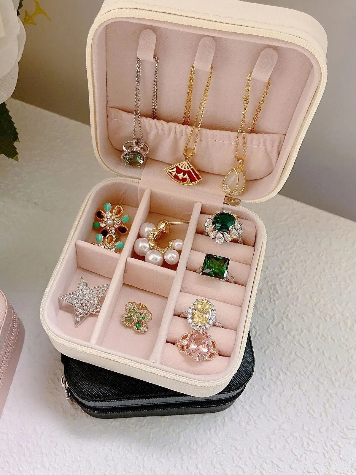 Wunionup Portable Mini Jewelry Travel Case PU Leather Organizer Box Jewelry Storage Holder for Girls Womens Earring, Necklace