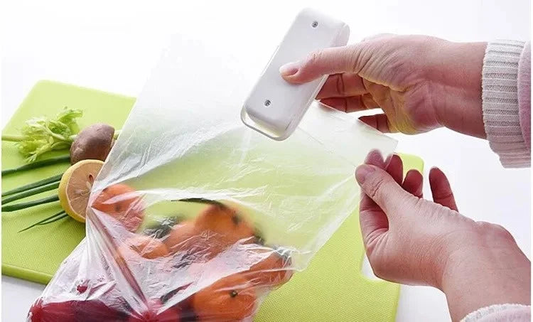 1pc Kitchen Handheld Snack Sealer, Plastic Bag Sealer For Freshness, Easy-To-Use Kitchen Gadge, Portable Heat Sealer Packaging