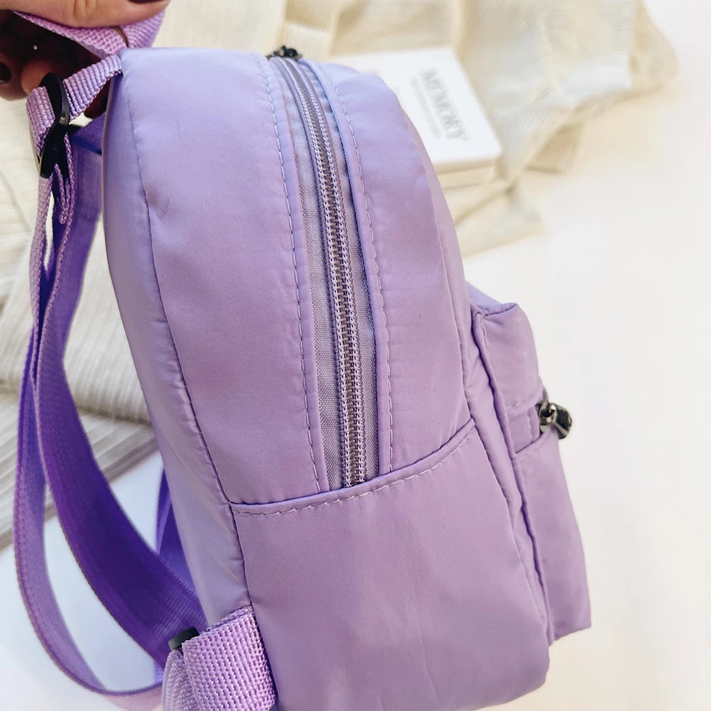 🎒 Mochila Mini para Mujer de Nylon en Colores Sólidos 💜✨