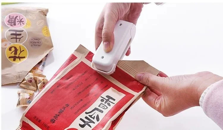 1pc Kitchen Handheld Snack Sealer, Plastic Bag Sealer For Freshness, Easy-To-Use Kitchen Gadge, Portable Heat Sealer Packaging